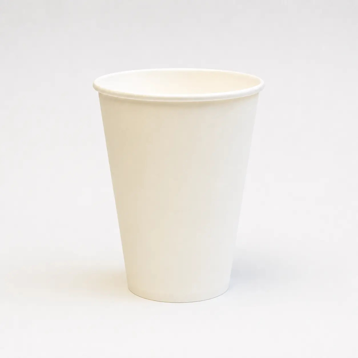 PE-Kaltgetränkebecher für 250ml Füllvolumen in Weiß