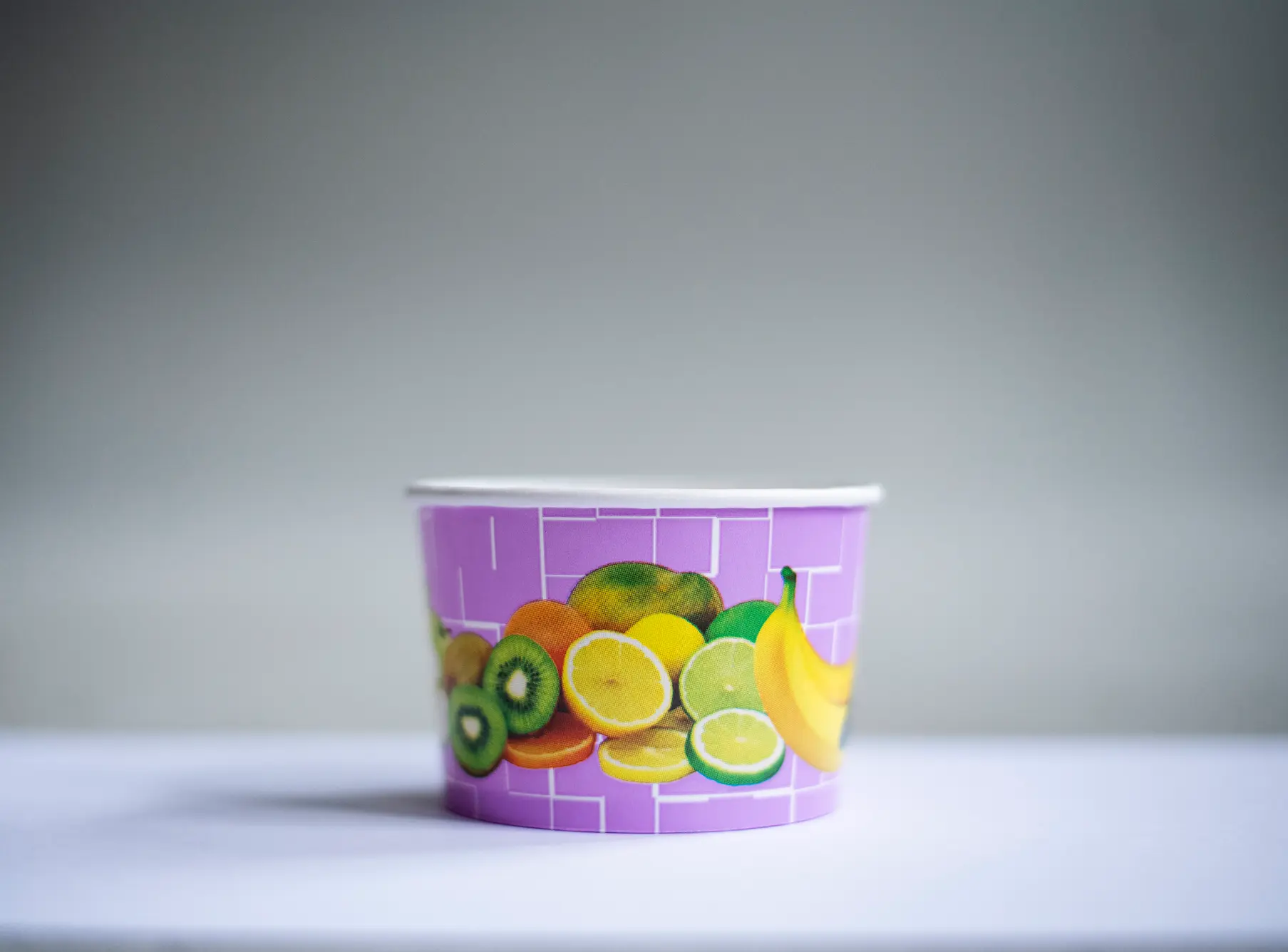 Eisbecher aus Pappe 220ml mit 85mm Durchmesser und 55mm Höhe mit Obstdesign und mit PE-Beschichtung