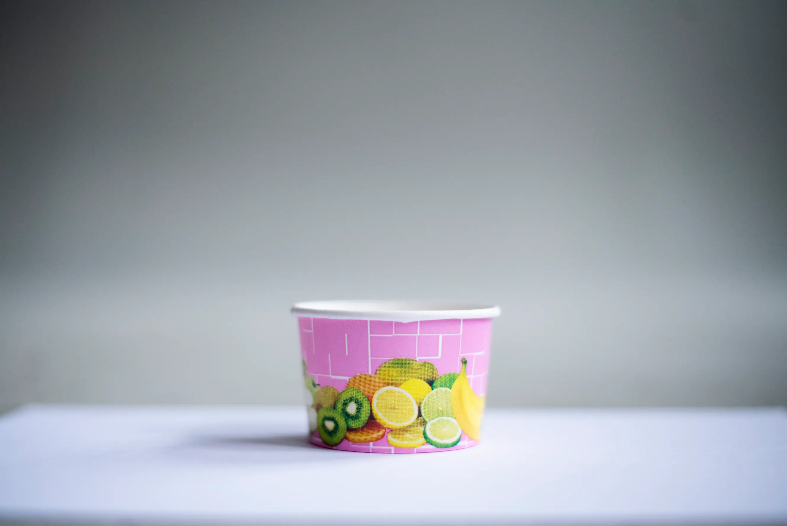 Eisbecher aus Pappe mit Fruchtmotiv mit 45mm Höhe, 70mm Durchmesser und 100ml Füllmenge