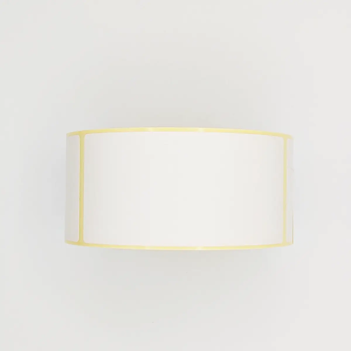 Etikettenrolle mit 46,8 x 102 mm Etiketten auf gelbem Trägerpapier Draufsicht