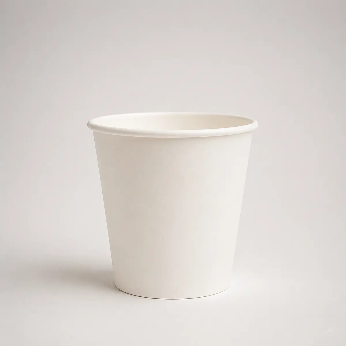 Kaffeebecher mit 300ml Füllvolumen in Weiß