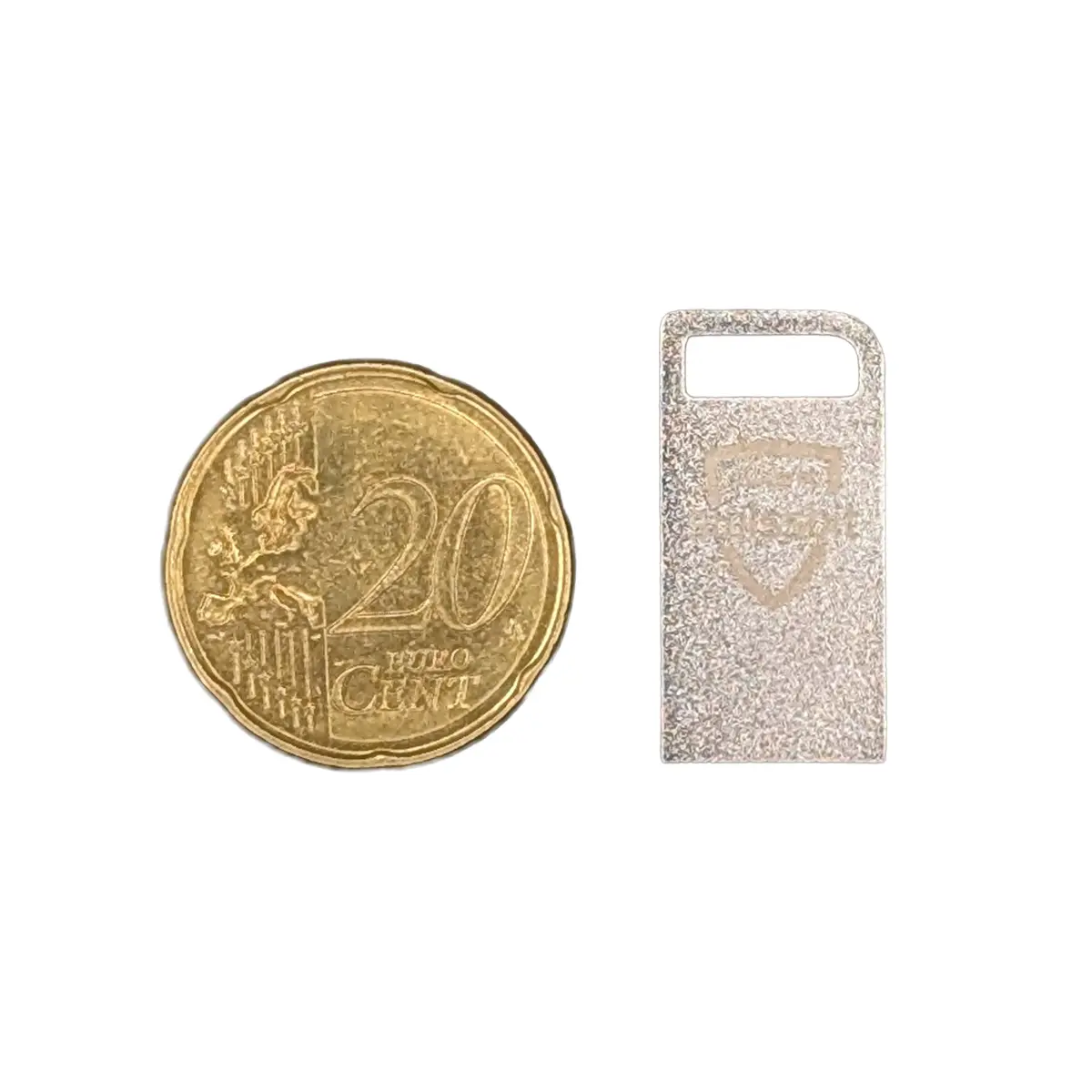 Swissbit TSE-Einrichtung 8GB, Größenvergleich 20ct Stück