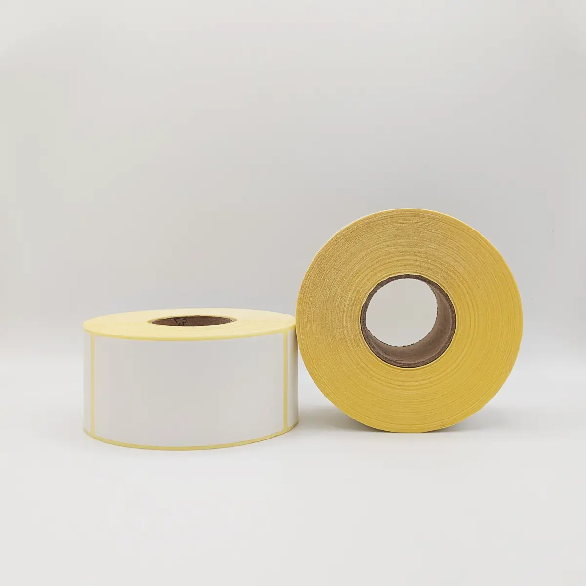 Etikettenrolle mit 46,8 x 102 mm Etiketten auf gelbem Trägerpapier  seitlich