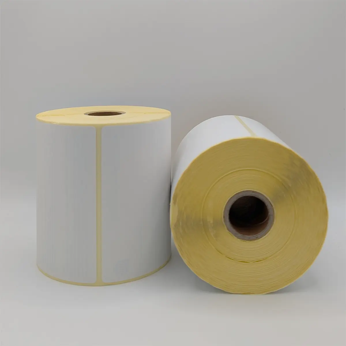 Etikettenrolle mit 101,6 x 152,4 mm / 4" x 6" Etiketten auf gelbem Trägerpapier